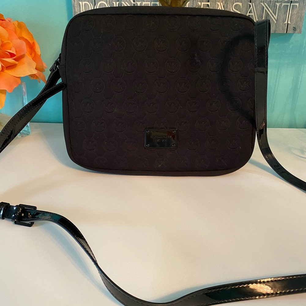 Crossbody Michael Kors IPad holder